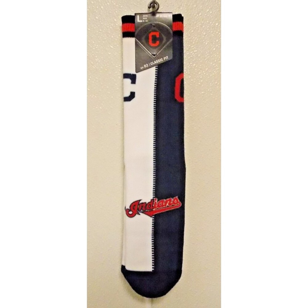 MLB Cleveland Indians 2 Color with a Zipper in the Center Men's L 6-12 by pkwy